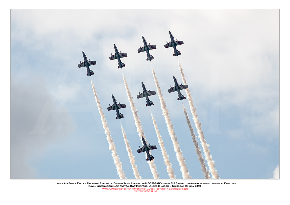 ITALY-02 -  Italian Air Force Frecce Tricolori Aerobatic Display Team Aermacchi MB-339PAN�s desplaying - 02