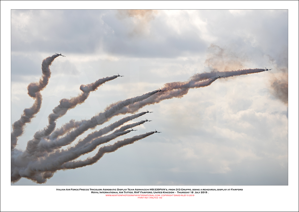 ITALY-03 -  Italian Air Force Frecce Tricolori Aerobatic Display Team Aermacchi MB-339PAN�s desplaying - 03