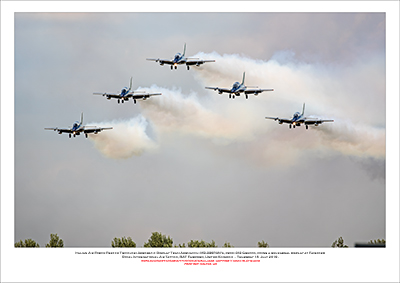 ITALY-04 -  Italian Air Force Frecce Tricolori Aerobatic Display Team Aermacchi MB-339PAN�s desplaying - 04