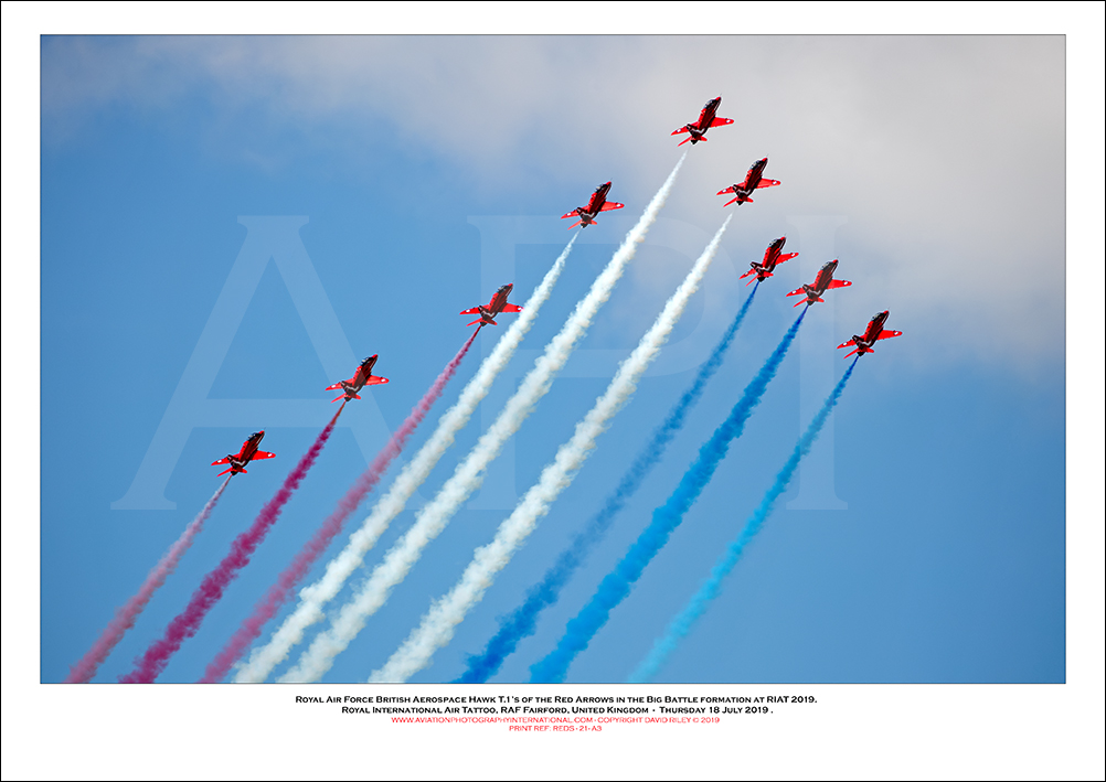 REDS - Royal Air Force Red Arrows in the Big Battle formation at RIAT 2019 - 21